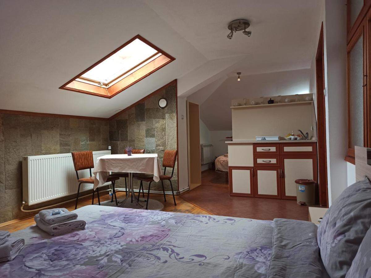 קלופר Guest House Ganovi מראה חיצוני תמונה